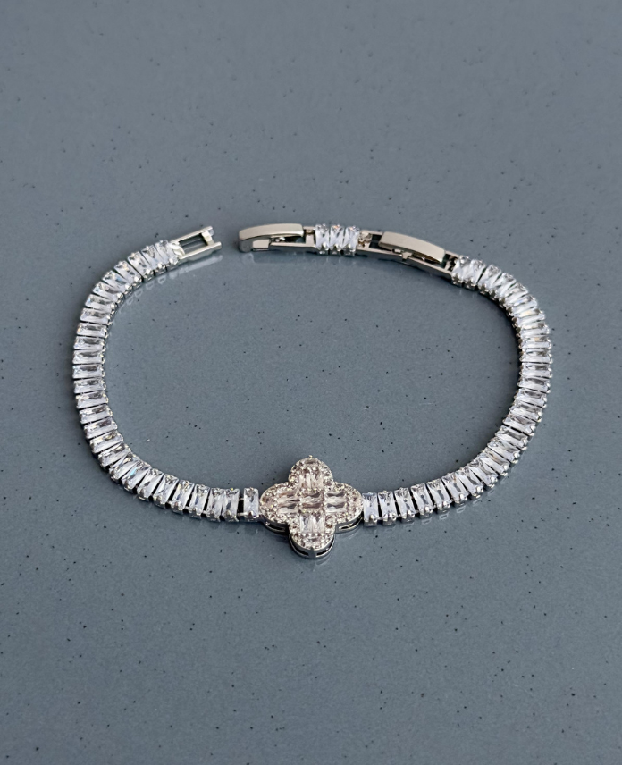 Iced Klee Silver Armkette