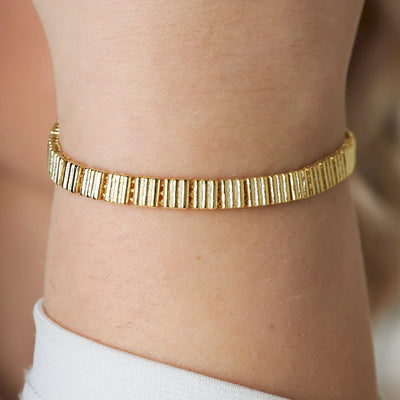 Line model armband