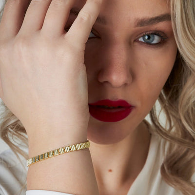 Line model armband