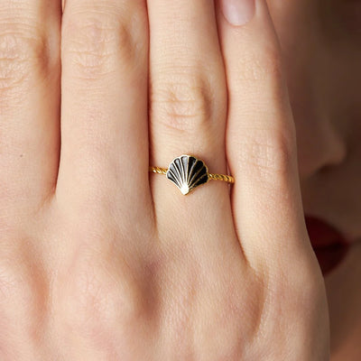 Ring mit Muschelmuster